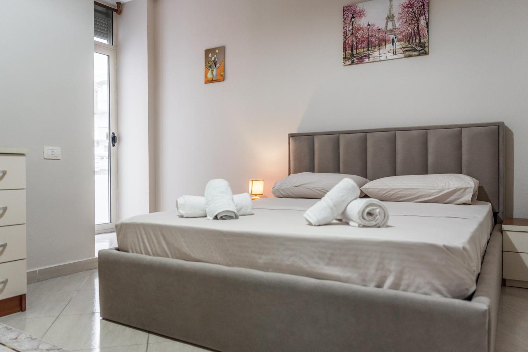 Royal Serenity Beachfront Two-bedroom Appartement *