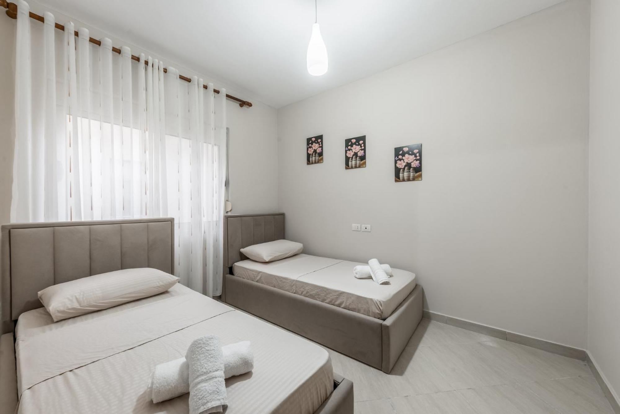 Royal Serenity Beachfront Two-bedroom Appartement